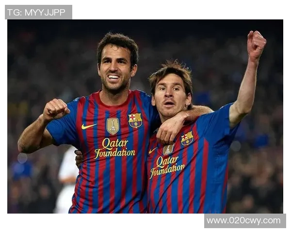 巴萨球星与小儿子共享温馨时光在球场上玩耍尽显父子情深 巴萨球星与小儿子共享温馨时光在球场上玩耍尽显父子情深